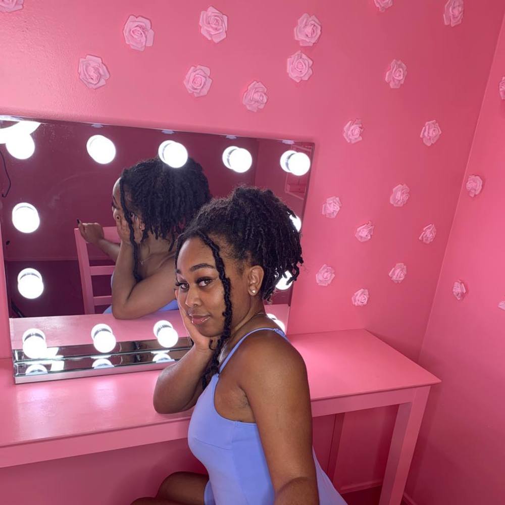 Meet your Posher, Jakeya